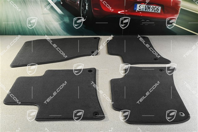 Dywaniki, komplet 4 części, czarne (bez napisu "PORSCHE")