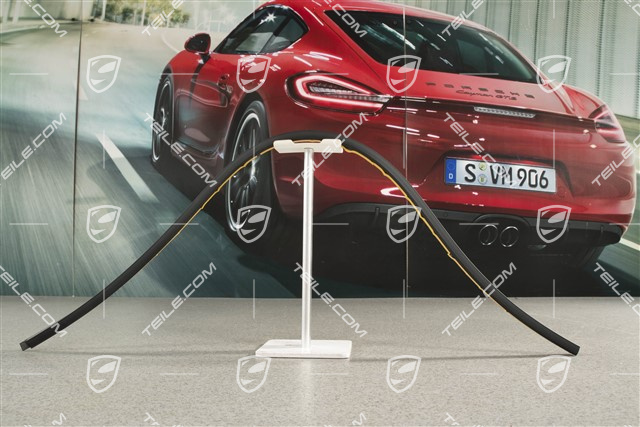 Seal (rear side panel to bumper end), R