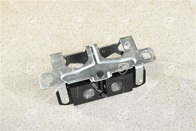 Rear lid striker