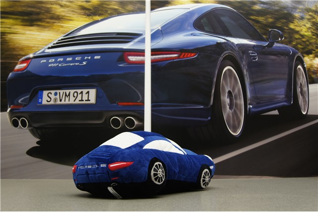 Plüschauto 911 Carrera Modell 991 blau