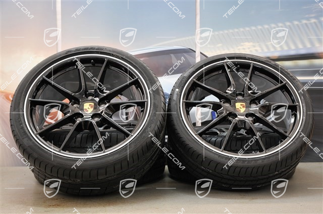 20" Carrera S (III) Sommerräder Satz, 8J x 20 ET57 + 9,5J x 20 ET45 + NEUE Pirelli Reifen 235/35 ZR20 + 265/35 ZR20, Felgenstern in Schwarz (Hochglanz), mit RDK-Sensoren