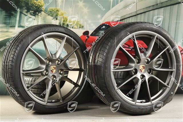 20" Carrera S (III) Sommerräder Satz, Felgen 8,5J x 20 ET51 + 11J x 20 ET70, Pirelli Sommerreifen 245/35 ZR20 + 295/30 ZR20, Platinium seidengmatt, mit RDK-Sensoren