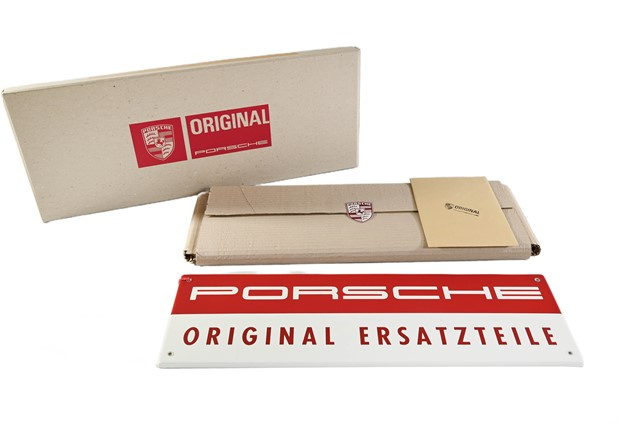 Szyld emaliowany "Porsche Original Ersatzteile", 63,5 x 19,5 x 1 cm