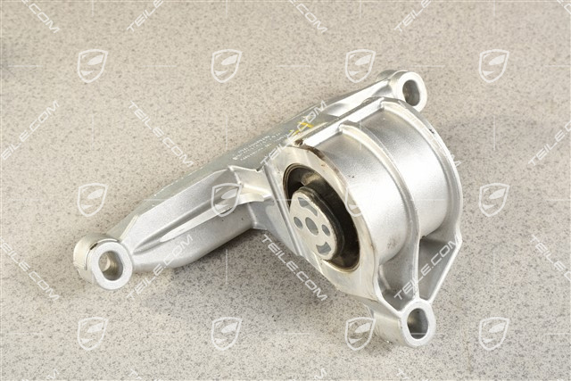 Engine mounting / support bracket