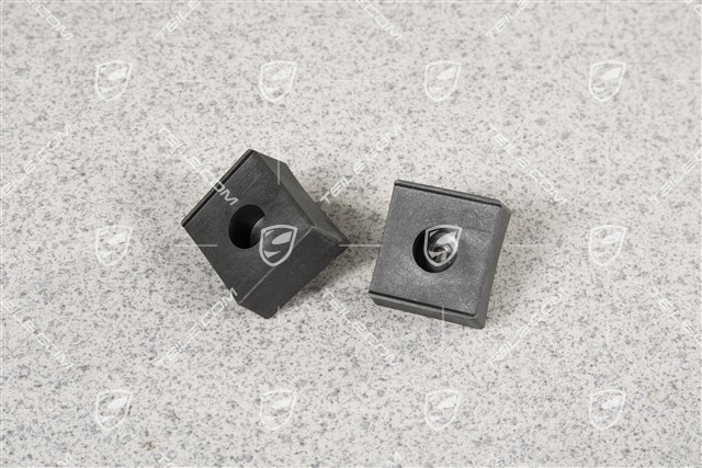 Spacer under the licence plate support, R