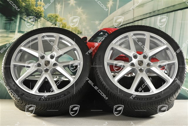 21" Panamera SportDesign Winterräder Satz, Felgen 9,5J x 21 ET71 + 10,5J x 21 ET71 + NEUE Michelin Pilot Alpin 5 Winterreifen 275/35 R21 + 315/30 R21, Silber Metallic