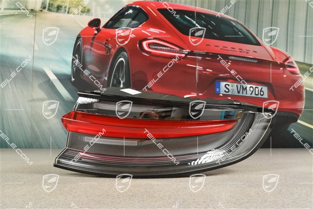 Rear light, R