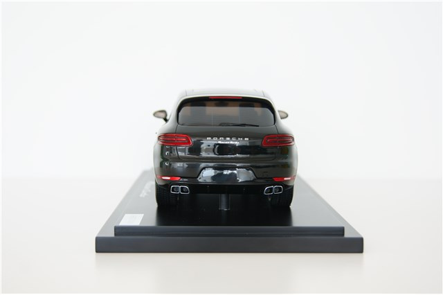 Car model Porsche Macan Turbo, with showcase, limited 1000 pcs., scale 1:18