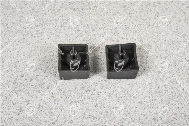 Spacer under the licence plate support, R
