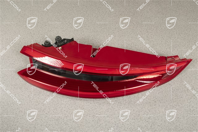Rear light, R