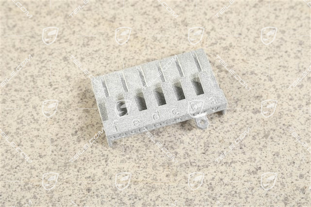Plug / socket connector