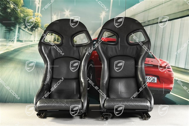 Schalensitze, Leder, schwarz, mit geprägtem Porsche Wappen, L+R