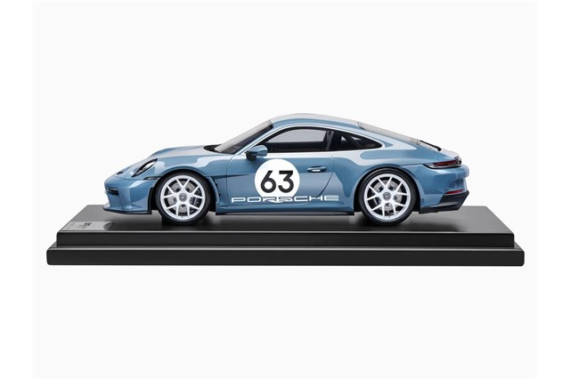 911 S/T 992, shore blue metallic, Innenausstattung in Cognac, 1:12, Limited Edition / 300 Stück