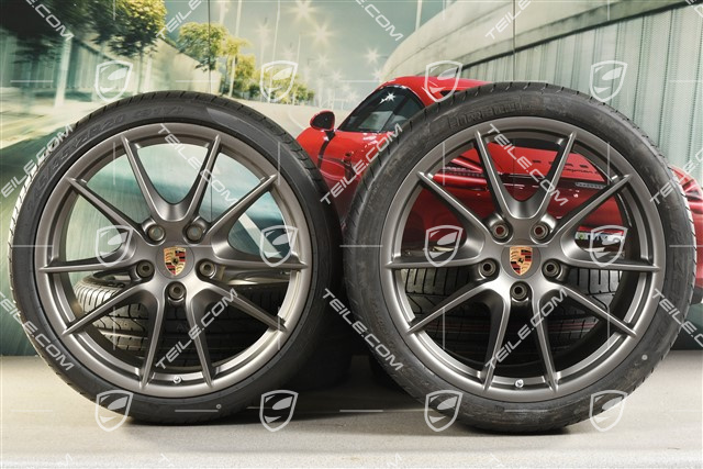 20" Carrera S (III) Sommerräder Satz, Felgen 8,5J x 20 ET51 + 11J x 20 ET70, Pirelli Sommerreifen 245/35 ZR20 + 295/30 ZR20, Platinium seidengmatt, mit RDK-Sensoren