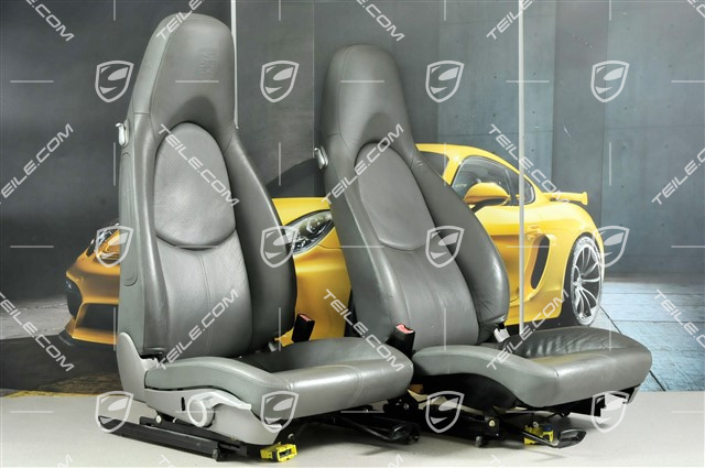 Sitze, manual einstellbar, Kunstleder, steingrau, Porsche Wappen, Satz (L+R)