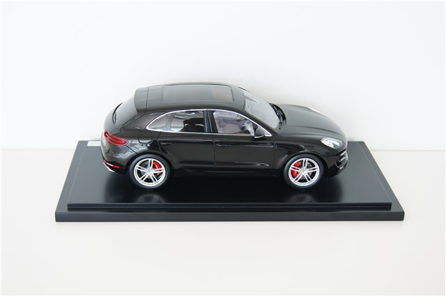 Car model Porsche Macan Turbo, with showcase, limited 1000 pcs., scale 1:18