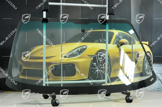 Windscreen tinted, upper part: dark green, manual antenna, 4 loudspeakers, not original, damaged Windscreen tinted, upper part: dark green, manual antenna, 4 loudspeakers, not original, damaged