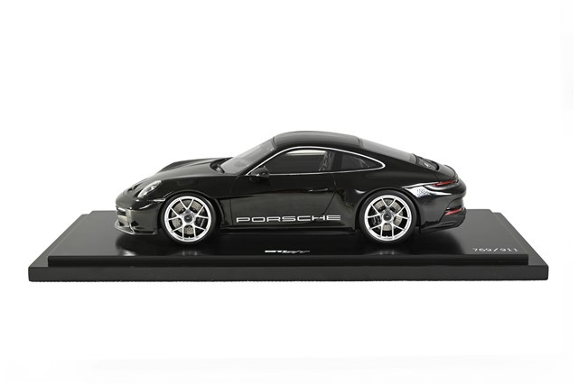 911 S/T 992, black, black, Limited Edition / 911 pieces, scale 1:18