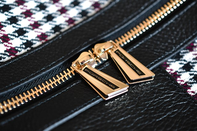 "60Y 911" Touring Bag 911 "60 Jahre 911", Pepita Muster in Schwarz/Rot, Jubiläumsplakette 50/30/28 cm