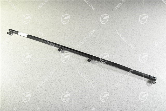Strut mounting stay, cross member