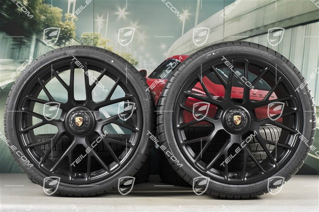20" Turbo S Zentralverschluss Winterräder Satz für Carrera GTS, Felgen 8,5J x 20 ET51 + 11J x 20 ET52 + Pirelli Sottozero II Winterreifen 245/35 R20+295/30 R20, Schwarz (seidenglanz), mit RDK-Sensoren