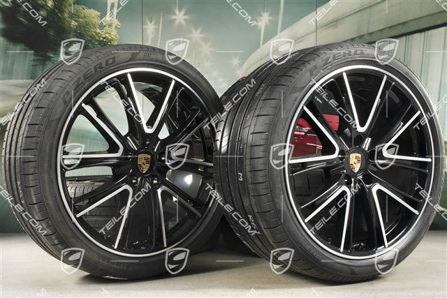 21" Panamera Exclusive Design Sommerräder, Felgen 9,5J x 21 ET71 + 11,5J x 21 ET69 + Pirelli Sommerreifen 275/35 ZR21 + 315/30 ZR21, schwarz, mit RDK-Sensoren