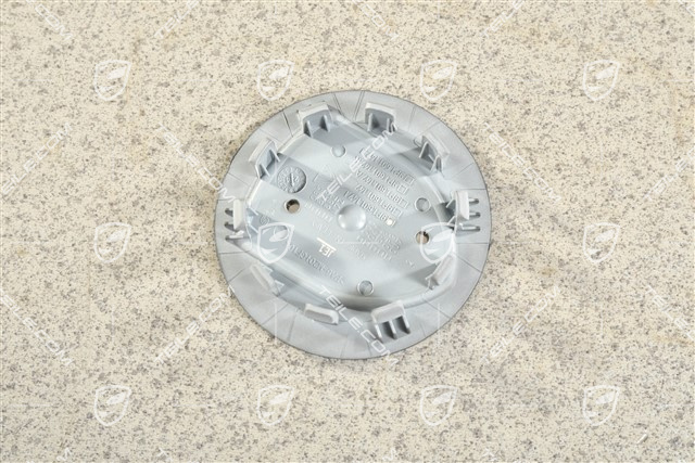 Radzierdeckel, konkav, Wappen in Rhodium, schwarz seidenmatt