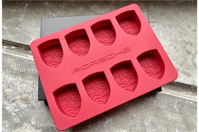 Crest ice cube tray
