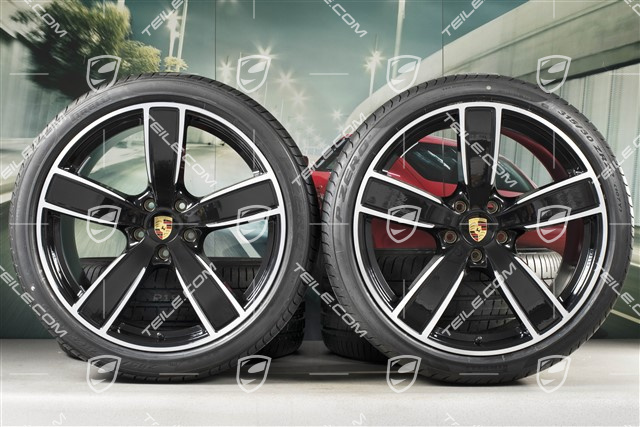 22-inch summer wheel set Sport Classic, rims 10J x 22 ET48 + 11,5J x 22 ET61 + Pirelli summer tyres 285/35 ZR22 + 315/30 ZR22, Jet Black Metallic, with TPM