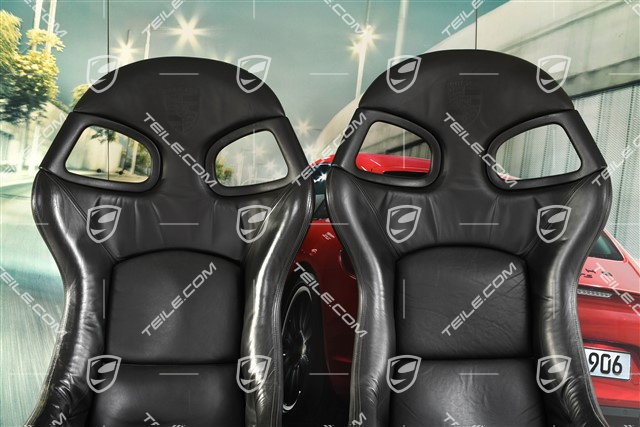 Schalensitze, Leder, schwarz, mit geprägtem Porsche Wappen, L+R