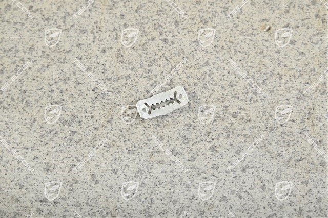 Securing clip Securing clip