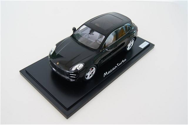 Car model Porsche Macan Turbo, with showcase, limited 1000 pcs., scale 1:18