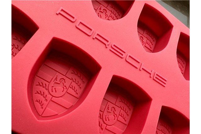 Crest ice cube tray