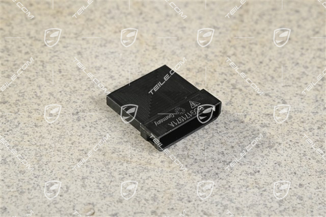 Plug / socket connector