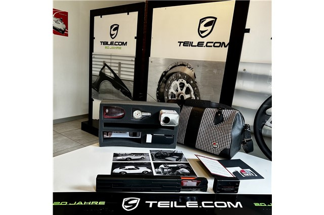 "60Y 911" Touring Bag 911 "60 Jahre 911", Pepita Muster in Schwarz/Rot, Jubiläumsplakette 50/30/28 cm