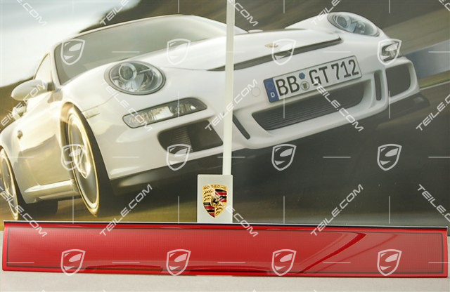 Reflector trim (between rear lights), 4S