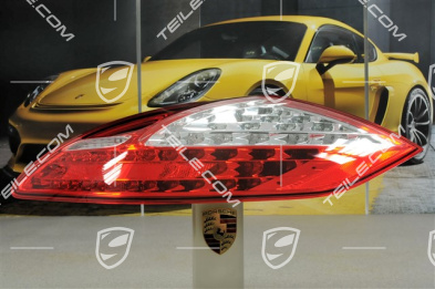 Rear light, R