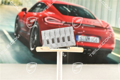 Plug / socket connector