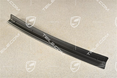 Trunk lid seal, upper center