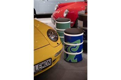 Siedzenie typu „barrel” – MARTINI RACING® w stylu psychodelicznym