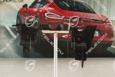 S / Turbo, 4,5L V8, Mounting block / fastener / bracket cooling system pipes (between cylinder heads), upper part